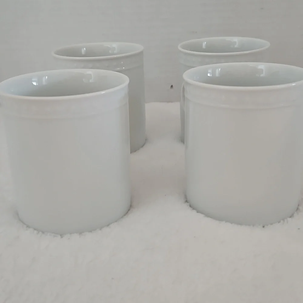 Crate&Barrel Vintage Staccato Elegant White Porcelain Mug Made in Japan Set of 4